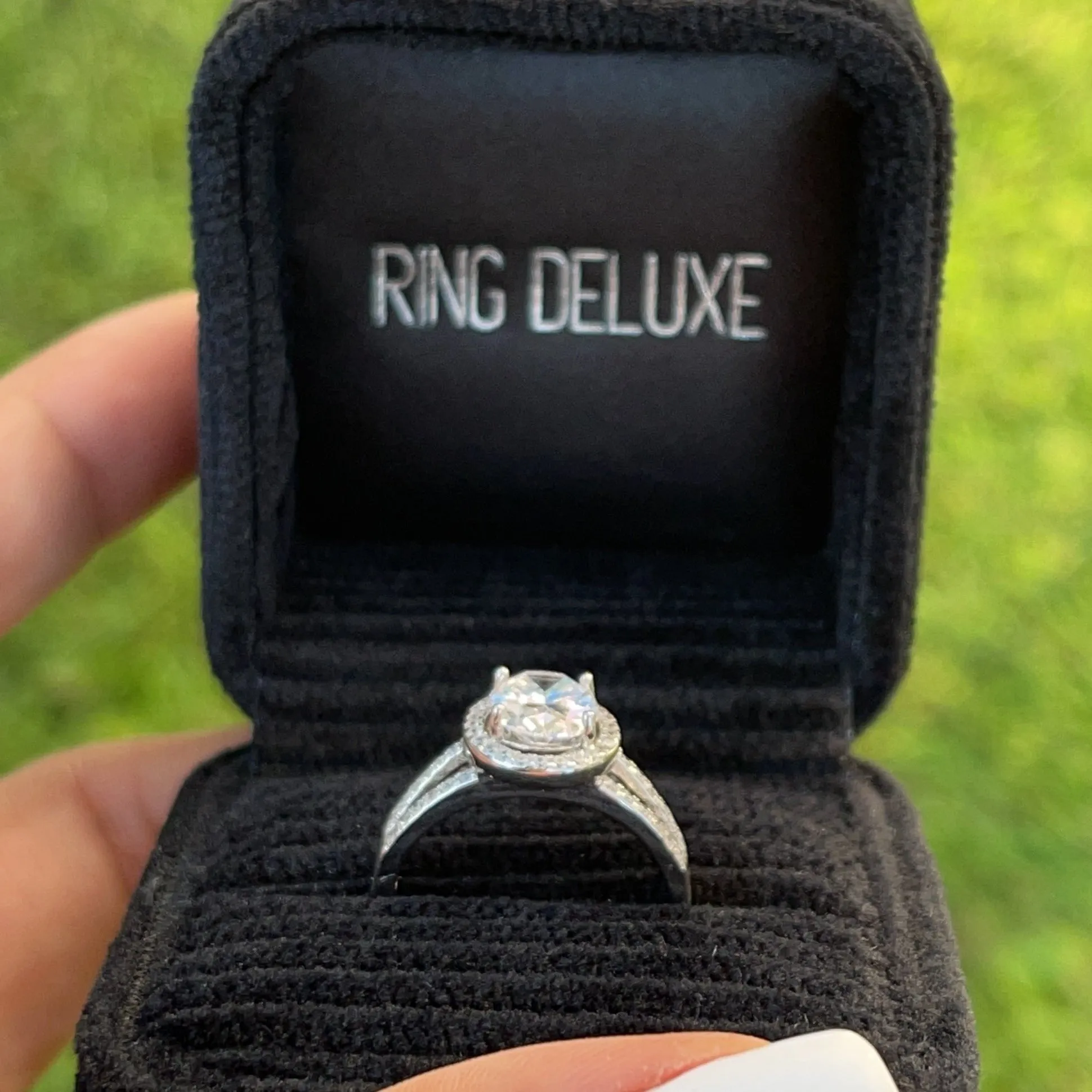 MONIQUE MOISSANITE RING