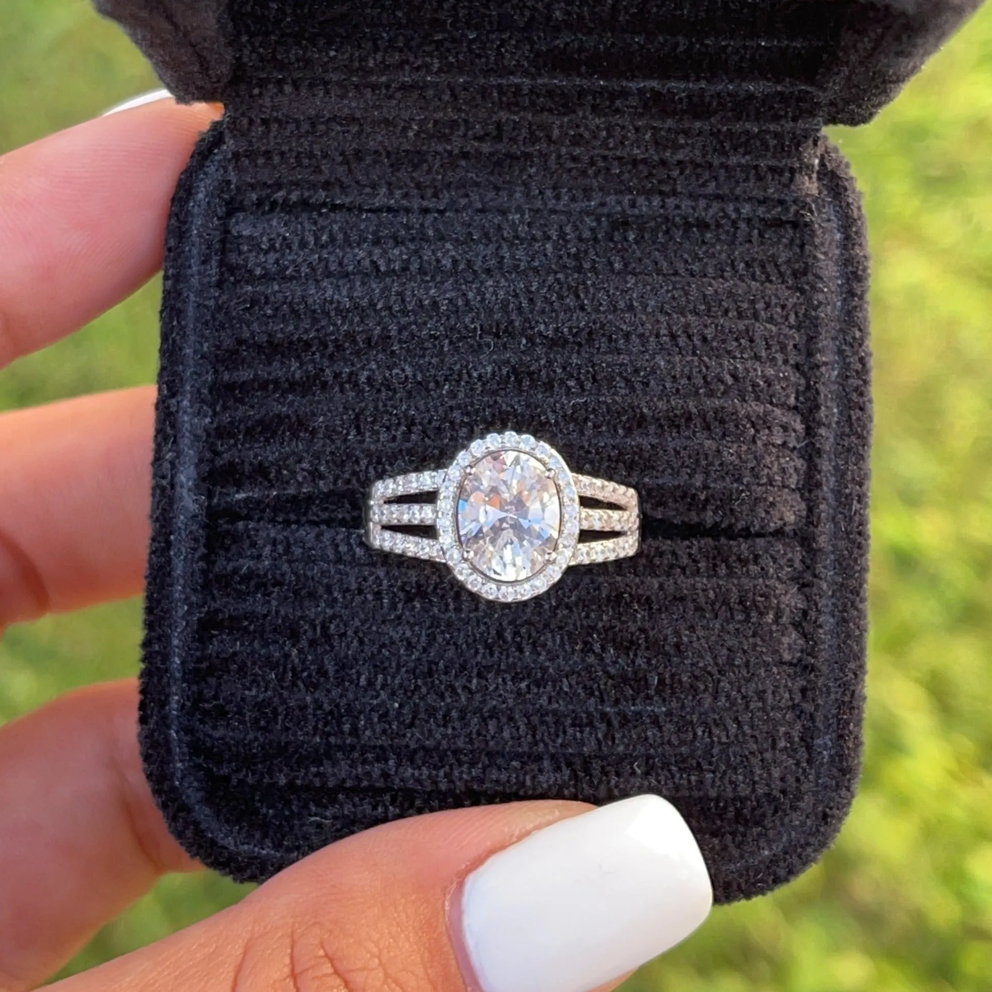 MONIQUE MOISSANITE RING