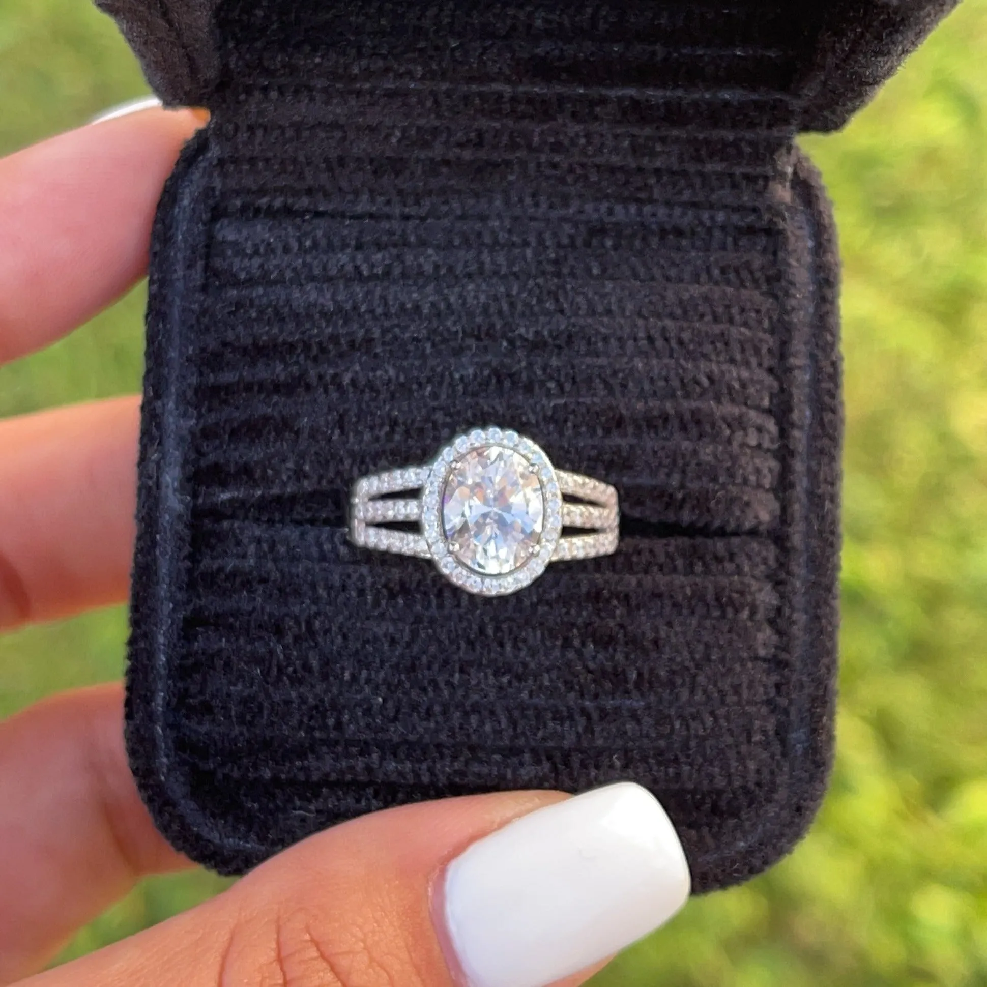 MONIQUE MOISSANITE RING