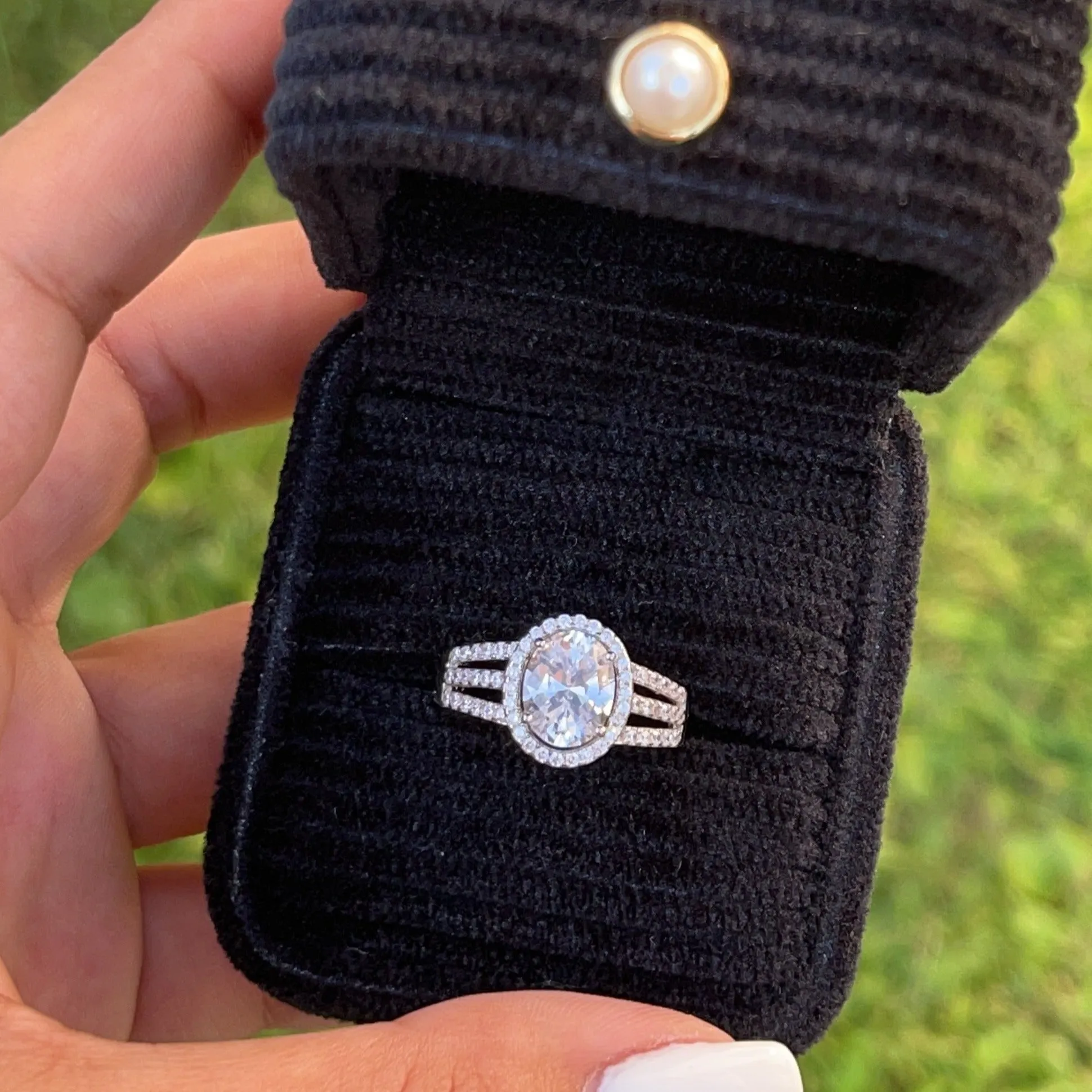 MONIQUE MOISSANITE RING